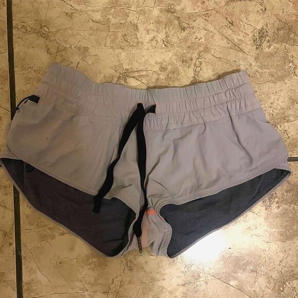 LULULEMON REVERSIBLE BOOTY SHORTS size 2 in dark grey and purple grey - Picture 1 of 5